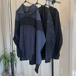 3 ítems: Russell small, UNIGLO medium and Brooks medium gray/black